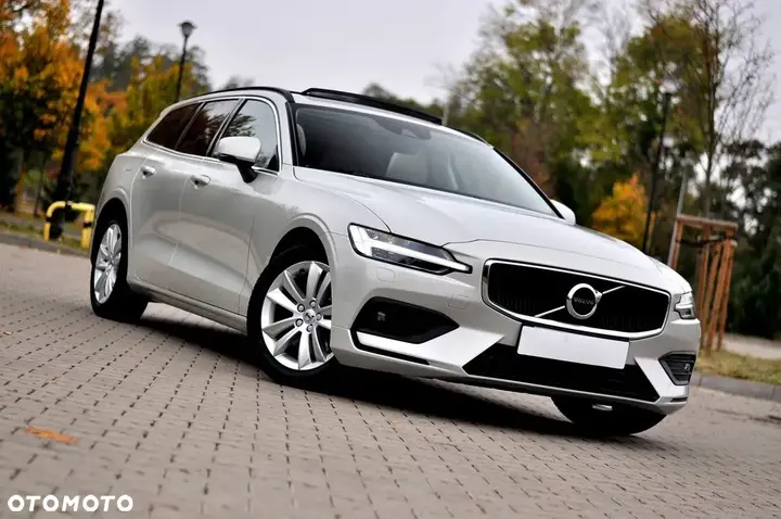 Volvo V60 2022 photo 2