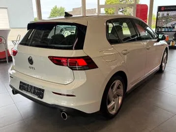 Volkswagen Golf 2024 photo 3