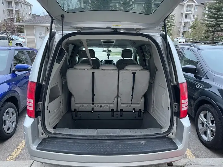 Chrysler Town & Country 2010 photo 4
