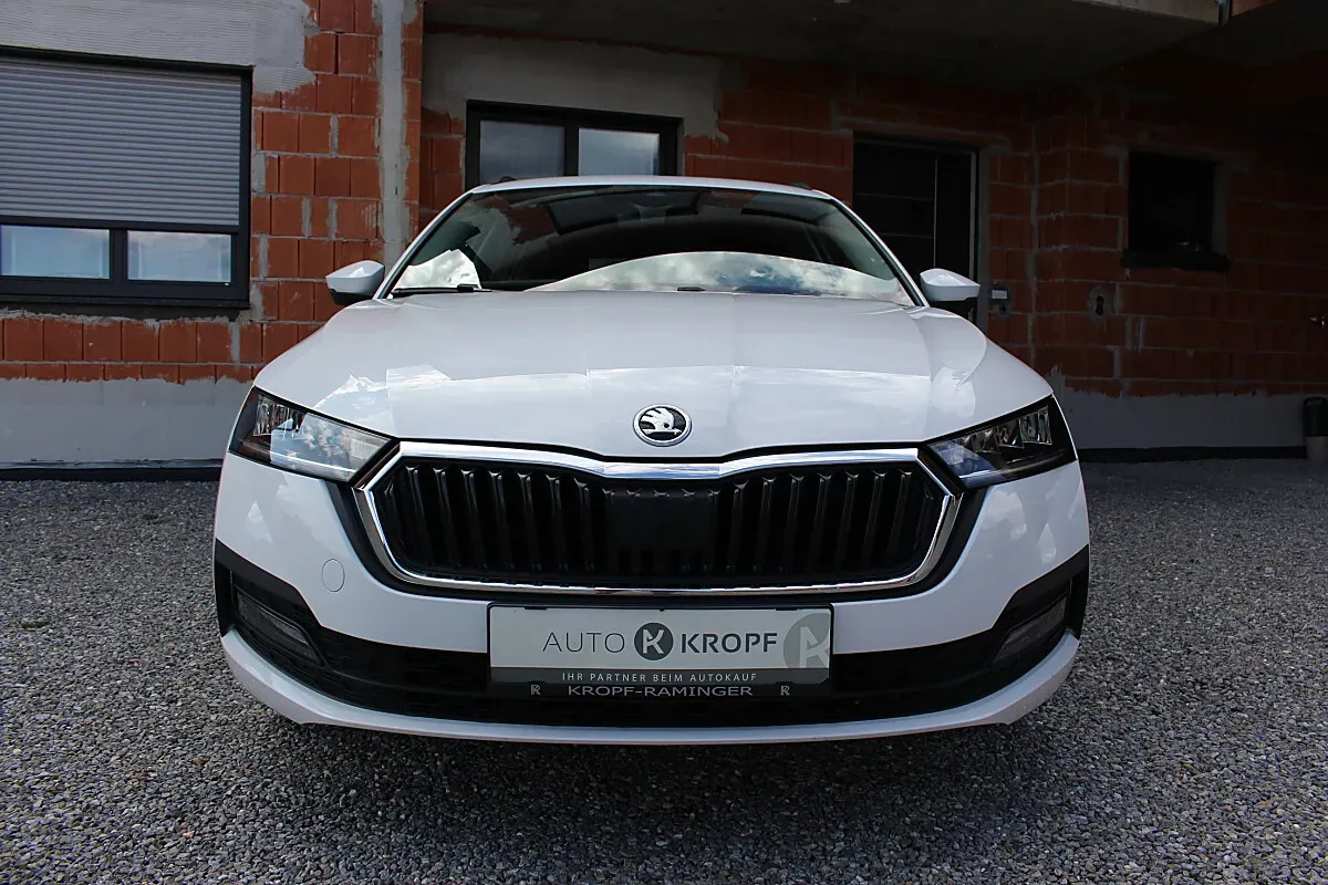 Skoda Octavia 2023 photo 3