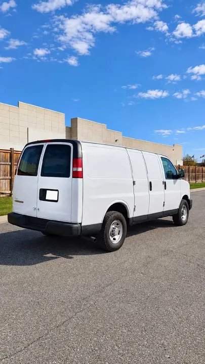 Chevrolet Express 2011 photo 3