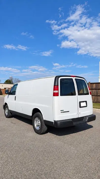 Chevrolet Express 2011 photo 4