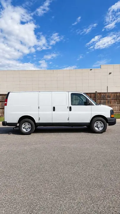 Chevrolet Express 2011 photo 2