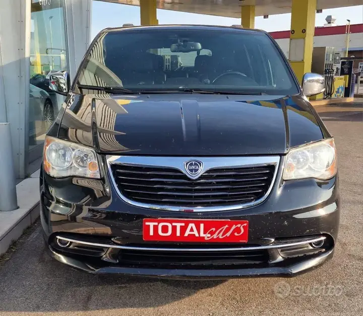 Lancia Voyager 2014 photo 2
