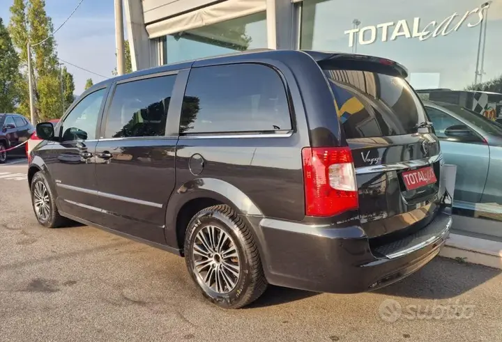 Lancia Voyager 2014 photo 5