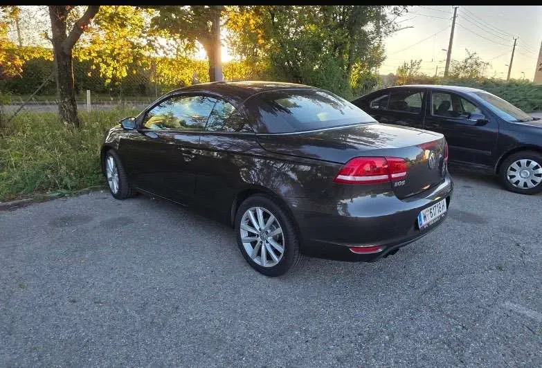Volkswagen Eos 2011 photo 2