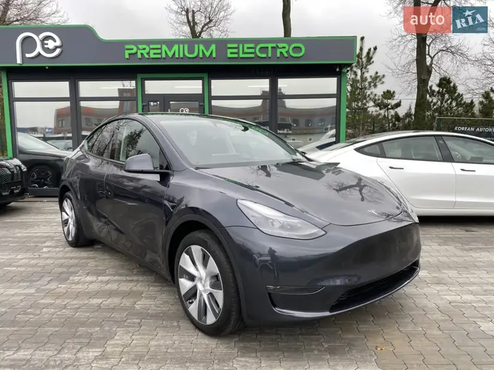 Tesla Model Y 2024 photo 2