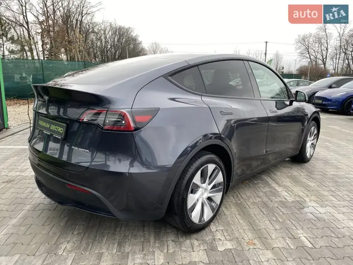 Tesla Model Y 2024 photo 3