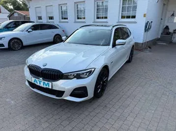 BMW 3 Series 2022 photo 2