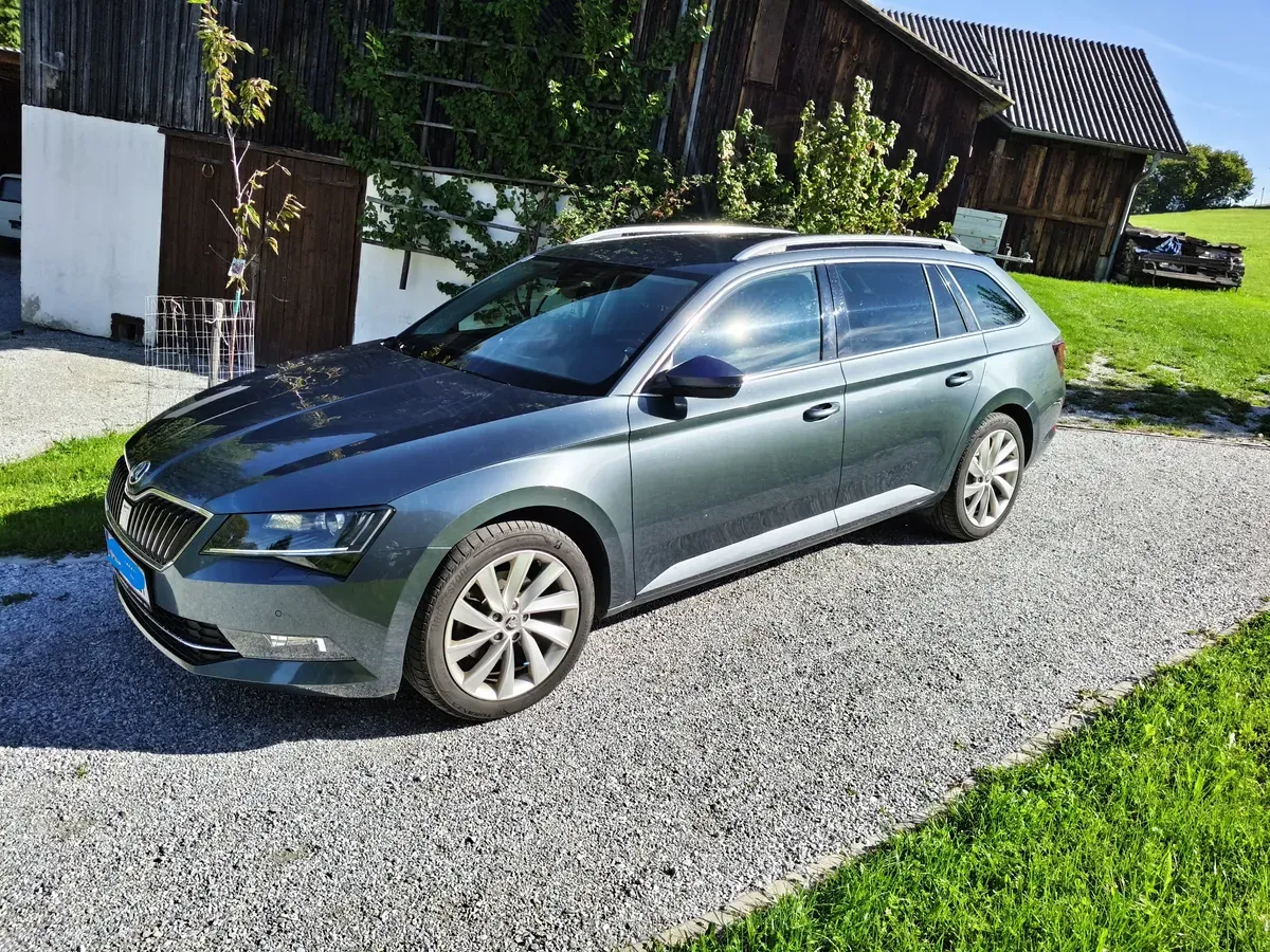 Skoda Superb 2018 photo 2