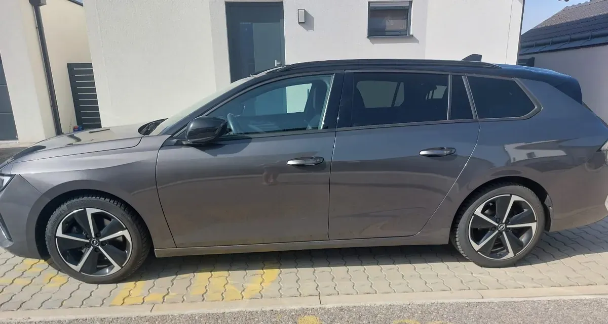 Opel Astra 2024 photo 2