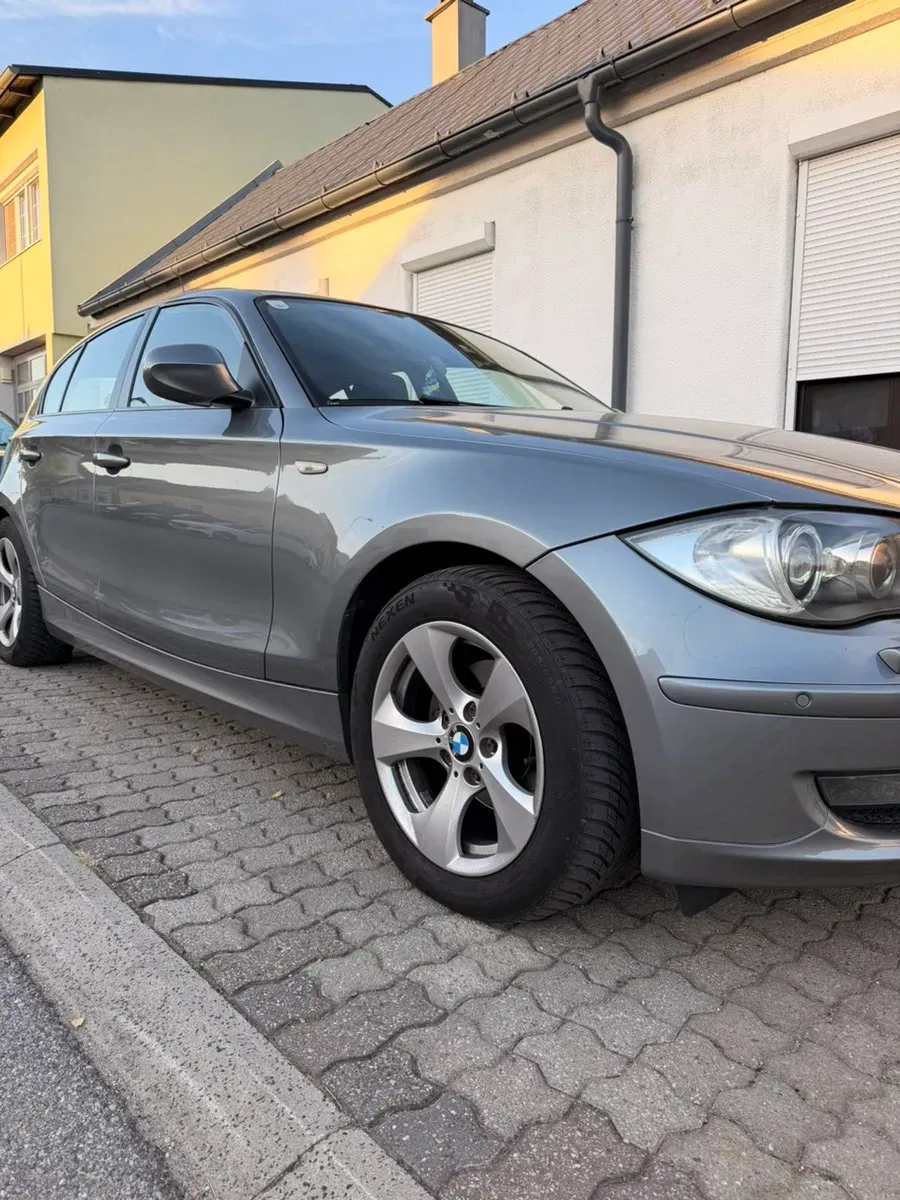 BMW 1 Series 2010 photo 2