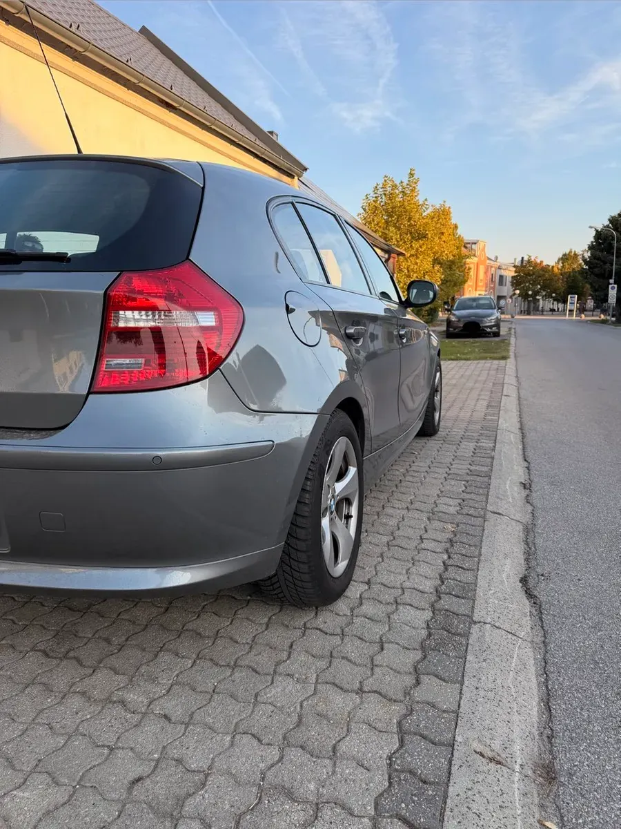 BMW 1 Series 2010 photo 3
