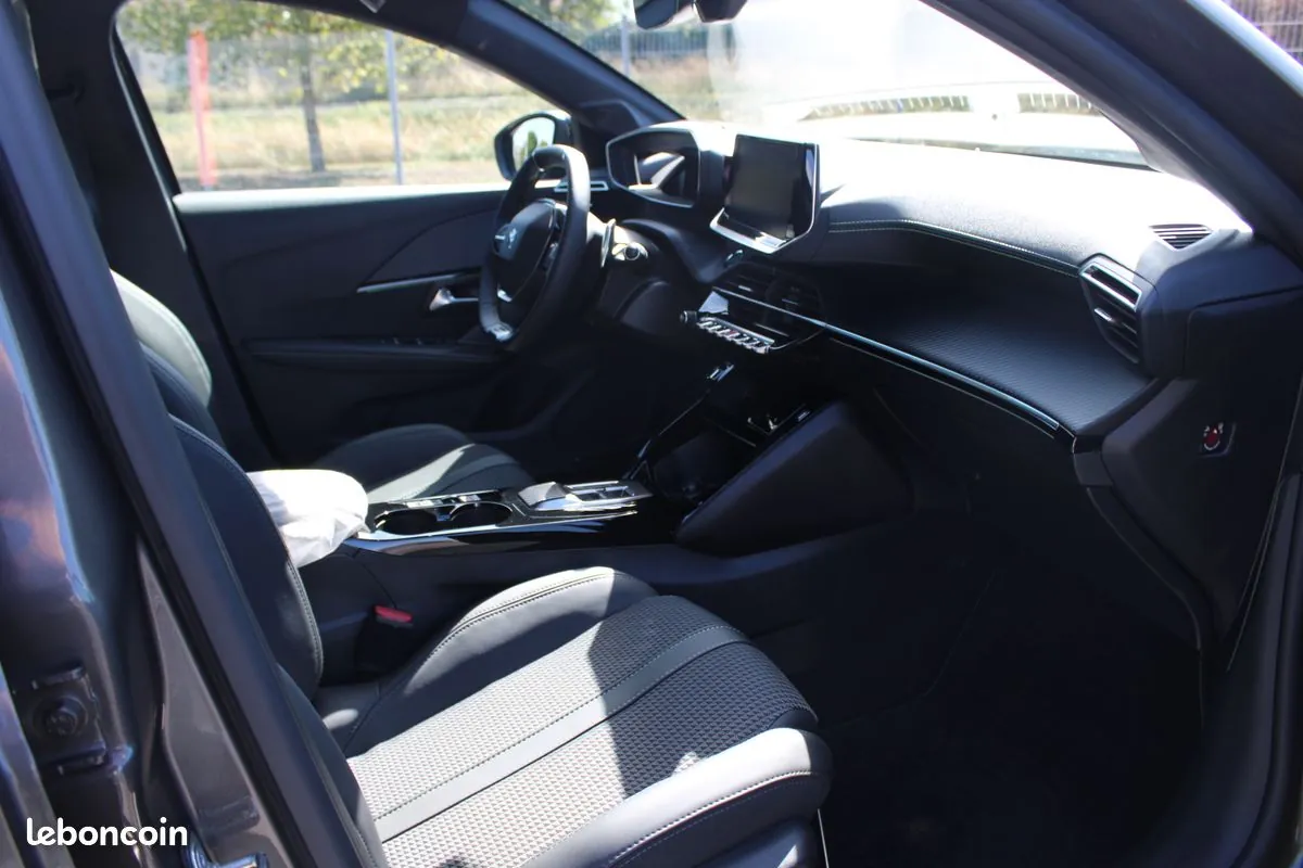 Peugeot 208 2023 photo 3