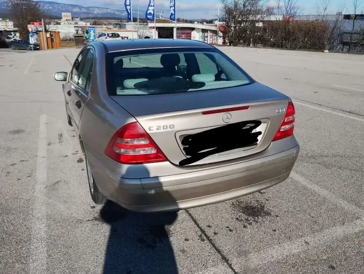 Mercedes-Benz C-Class 2003 photo 2