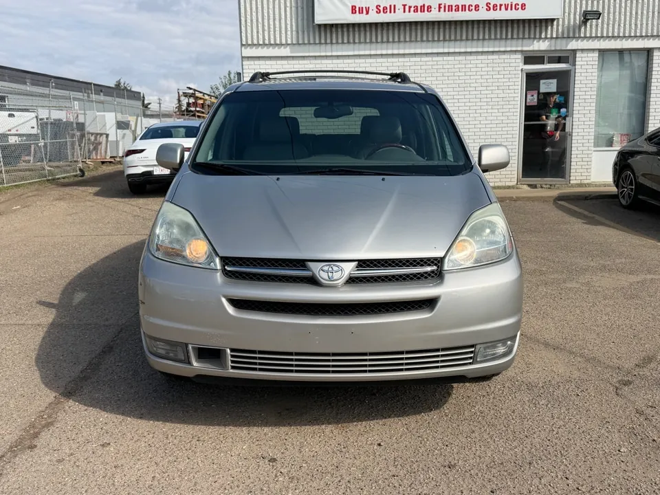 Toyota Sienna 2004 photo 2