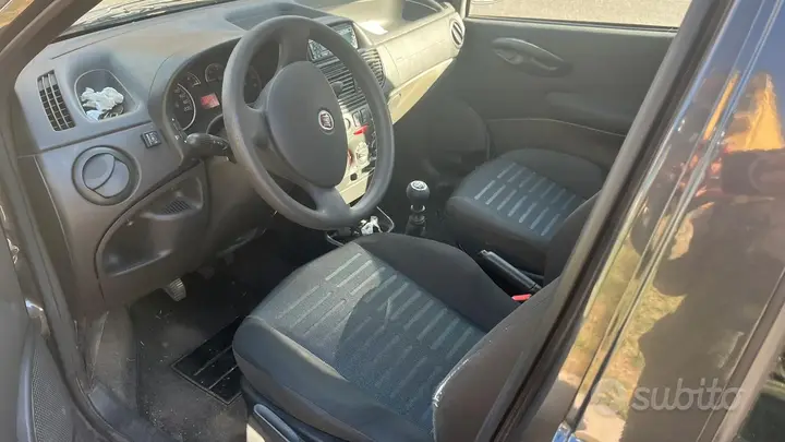 Fiat Punto Classic 2009 photo 3