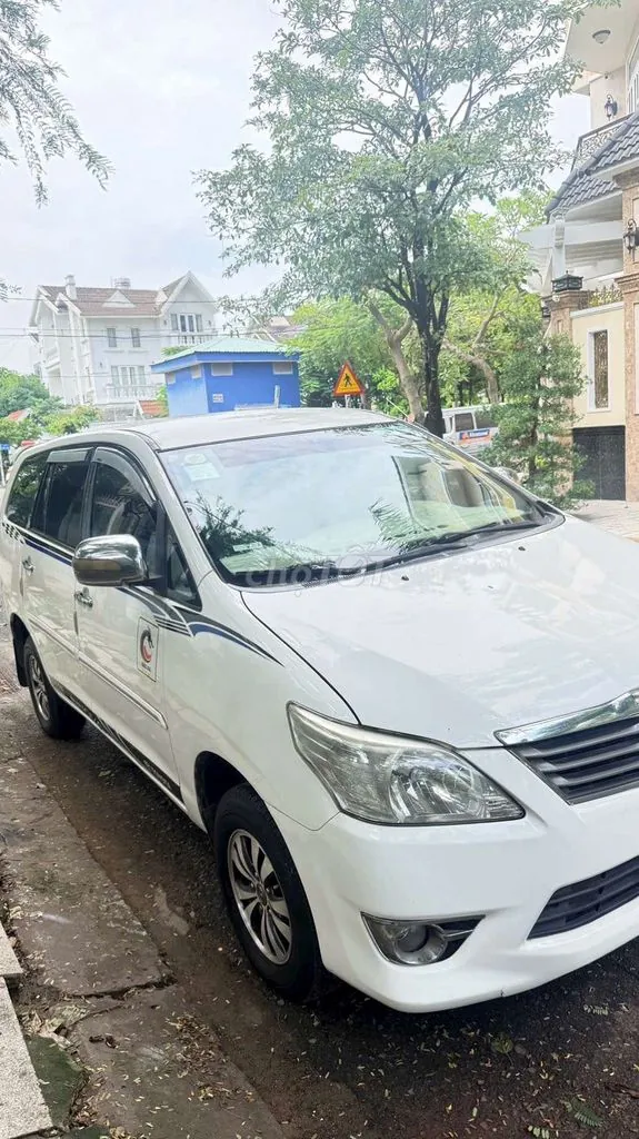 Toyota Innova 2014 photo 2