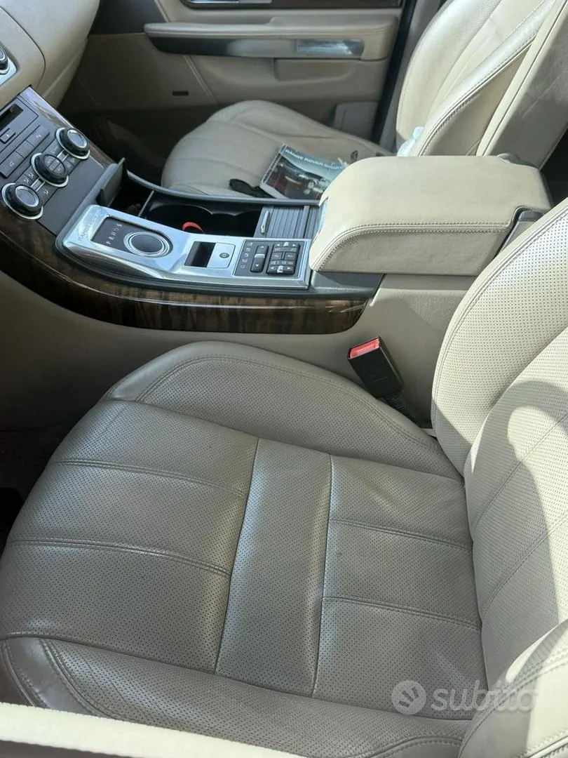 Land Rover Range Rover Sport 2012 photo 3