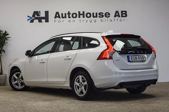 Volvo V60 2017 photo 2