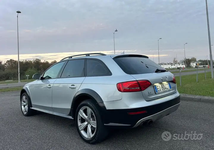Audi A4 Allroad 2010 photo 2