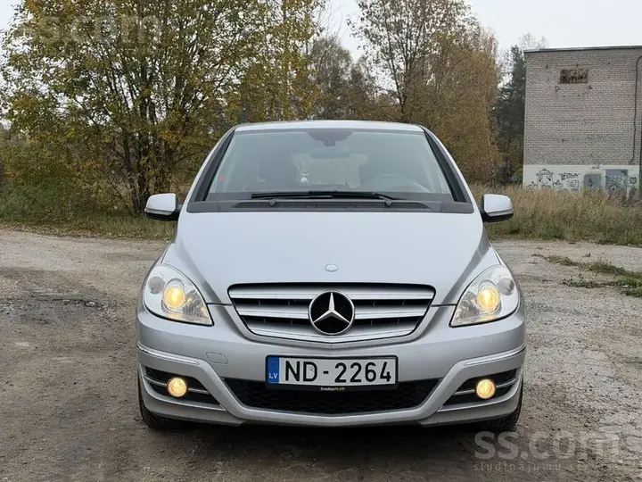 Mercedes-Benz B180 2009 photo 2