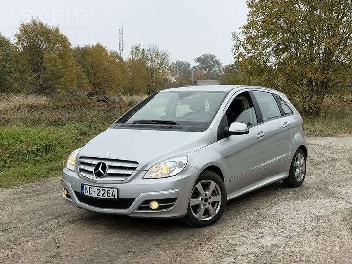 Mercedes-Benz B180