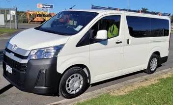 Toyota Hiace 2023 photo 2