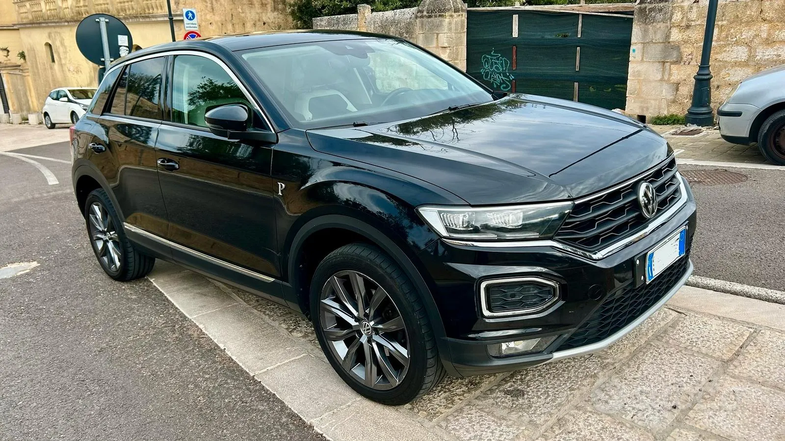 Volkswagen T-Roc 2019 photo 2