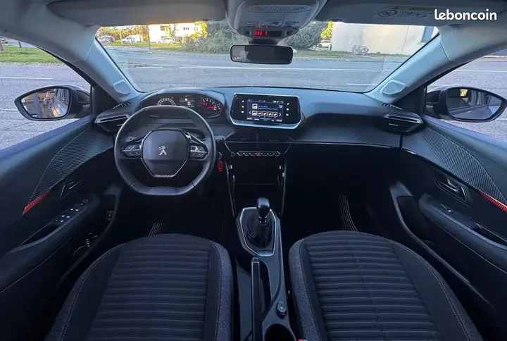 Peugeot 208 2023 photo 3