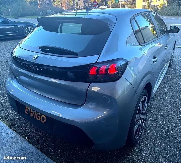 Peugeot 208 2023 photo 2