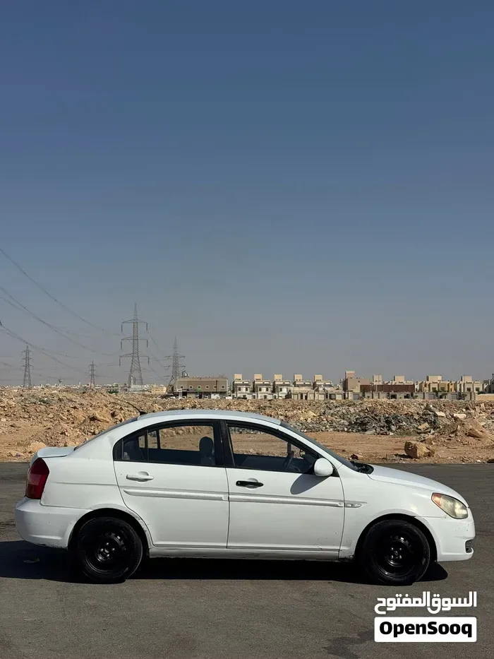 Hyundai Accent 2010 photo 2