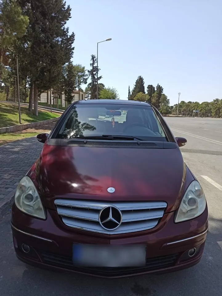 Mercedes-Benz B 200
