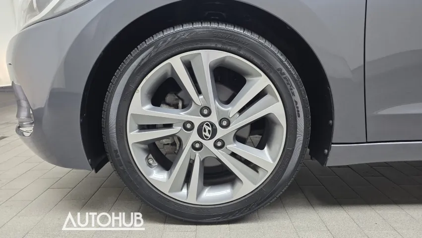 Hyundai Avante 2018 photo 5