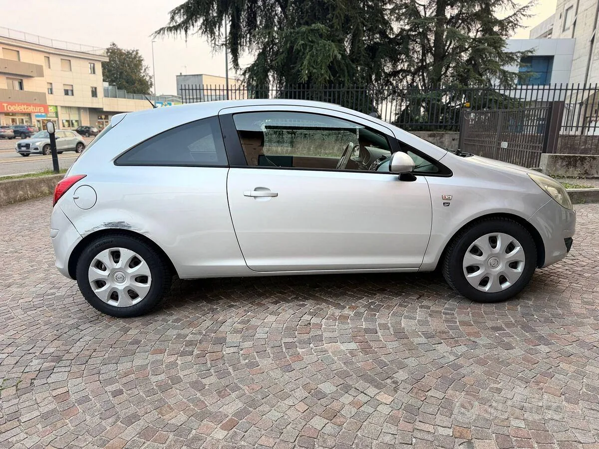 Opel Corsa 2010 photo 4