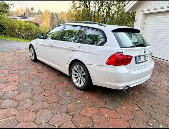 BMW 320D 2009 photo 2