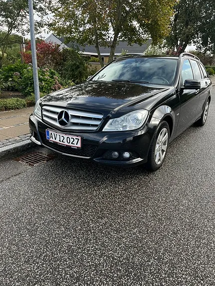 Mercedes-Benz C200 2011 photo 2