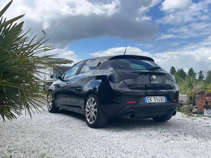 Alfa Romeo Giulietta 2011 photo 3