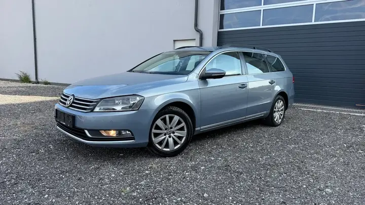Volkswagen Passat 2012 photo 2