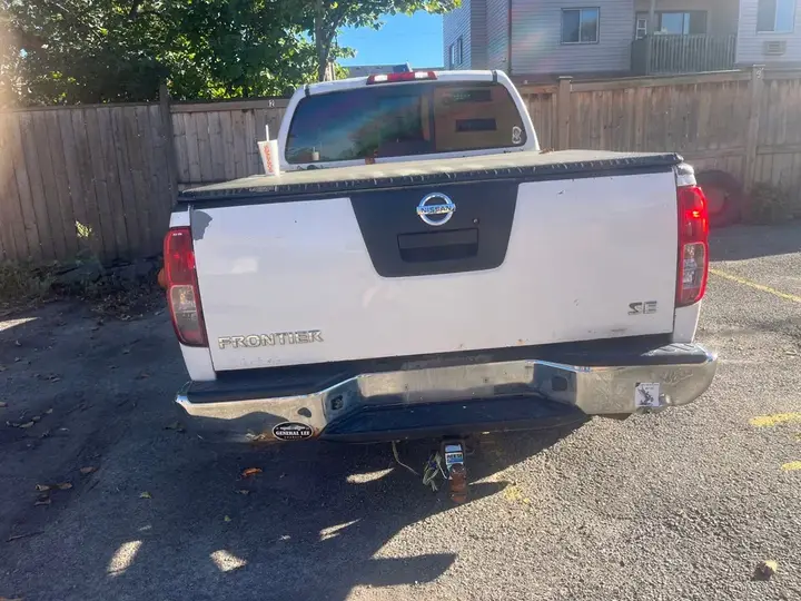 Nissan Frontier 2010 photo 2