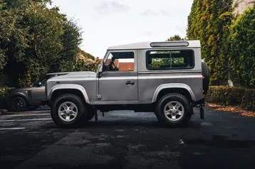 Land Rover Defender 2013 photo 3