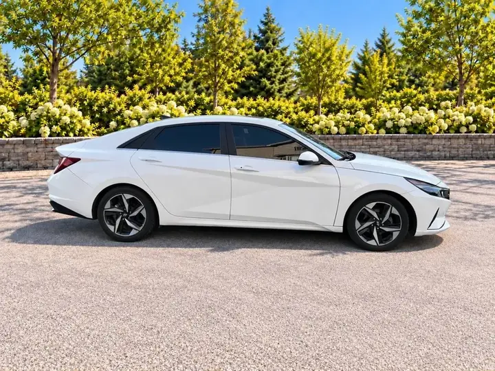 Hyundai Elantra 2022 photo 2