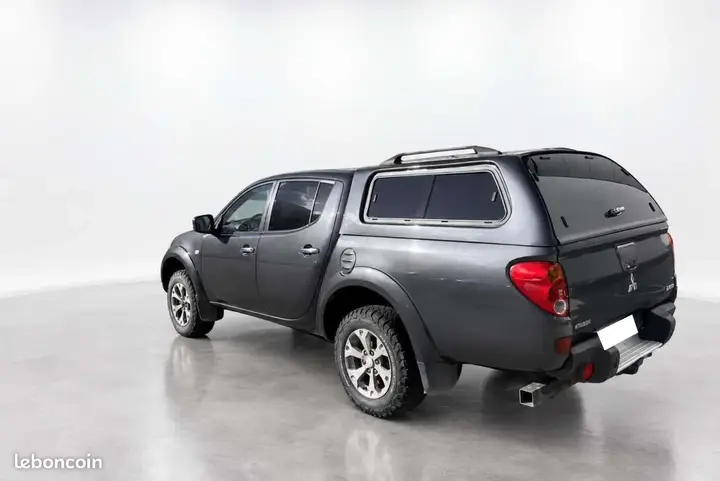 Mitsubishi L200 2013 photo 2