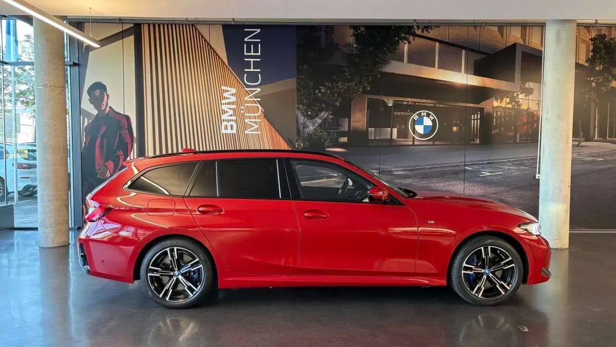 BMW 3 Series 2024 photo 2
