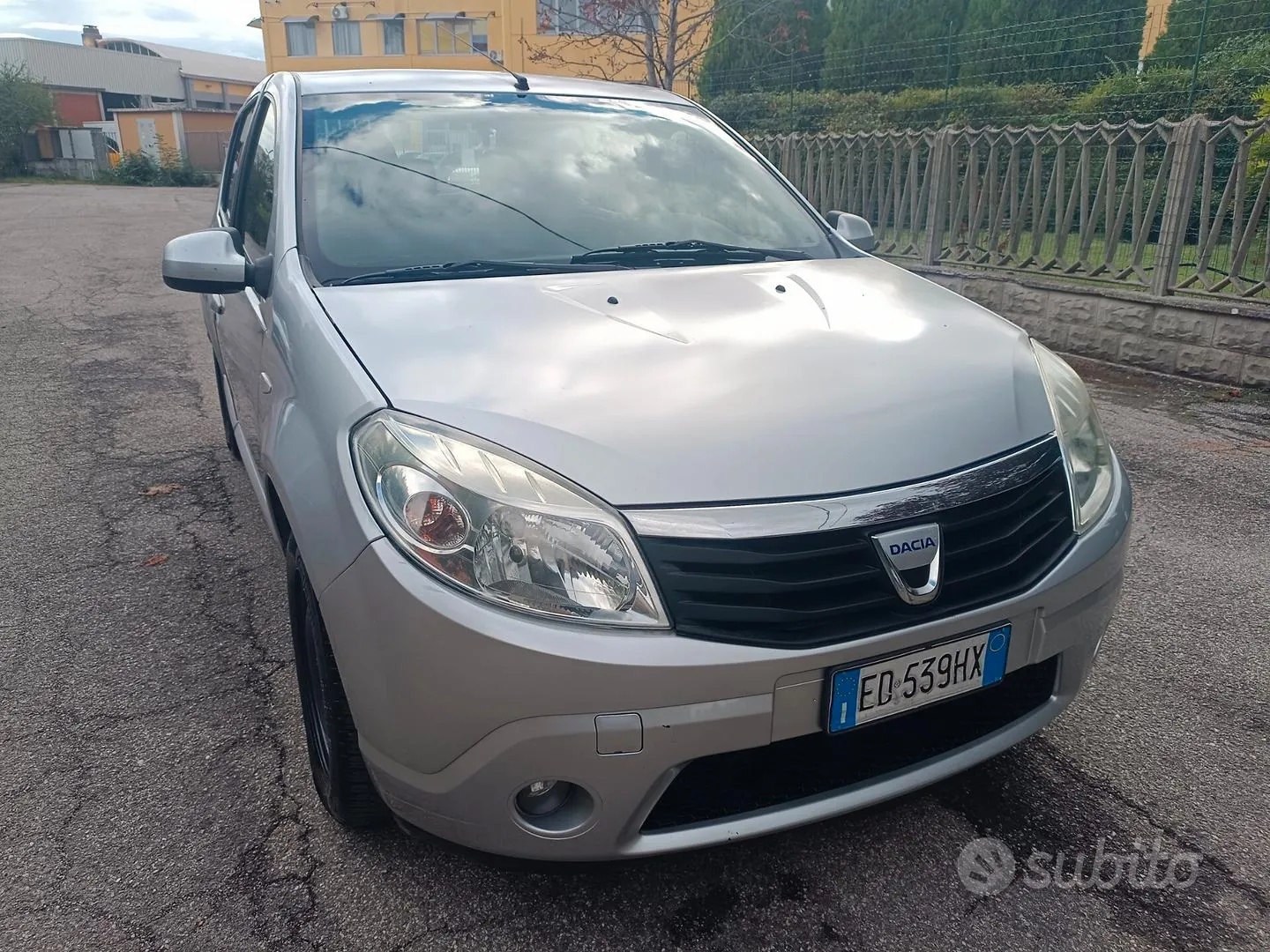 Dacia Sandero 2010 photo 2