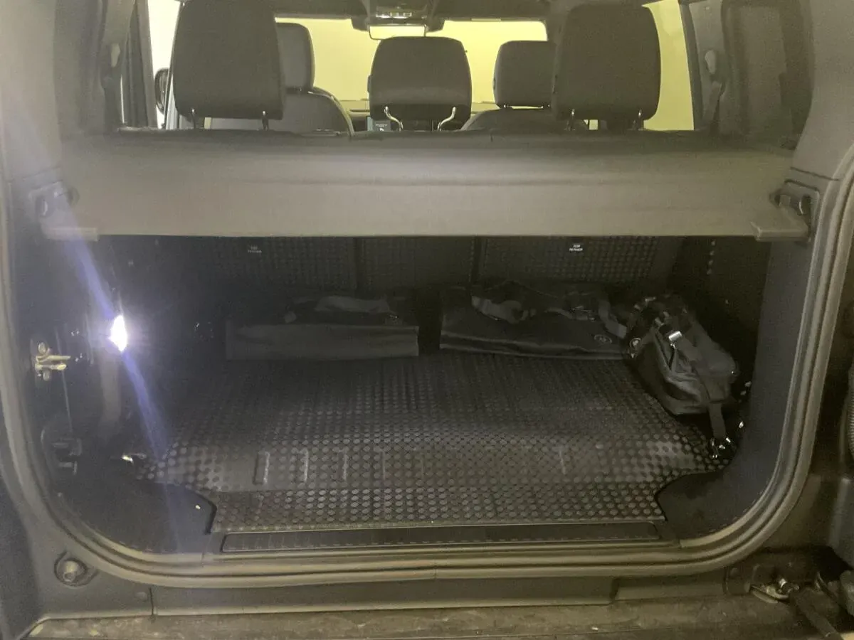 Land Rover Defender 2026 photo 3