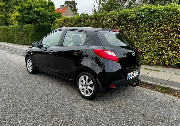 Mazda 2 2008 photo 2