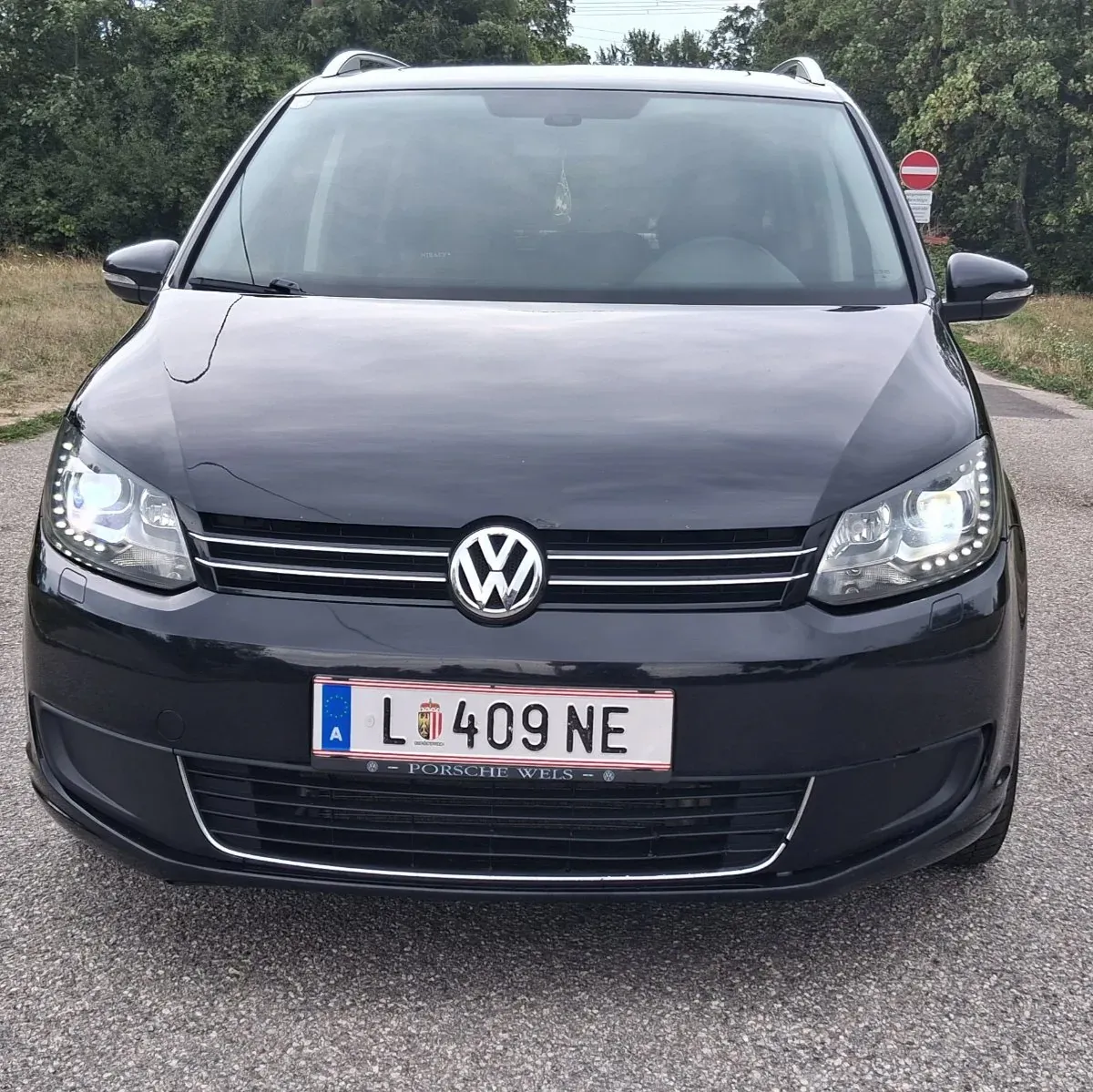 Volkswagen Touran 2011 photo 2