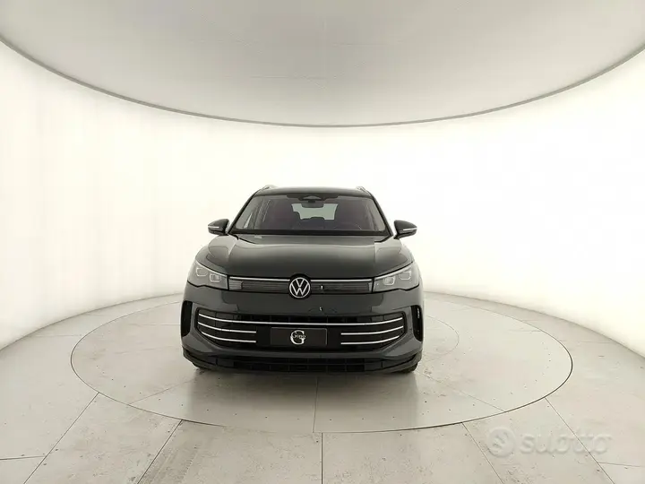 Volkswagen Tiguan 2024 photo 2