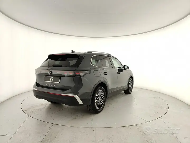 Volkswagen Tiguan 2024 photo 3